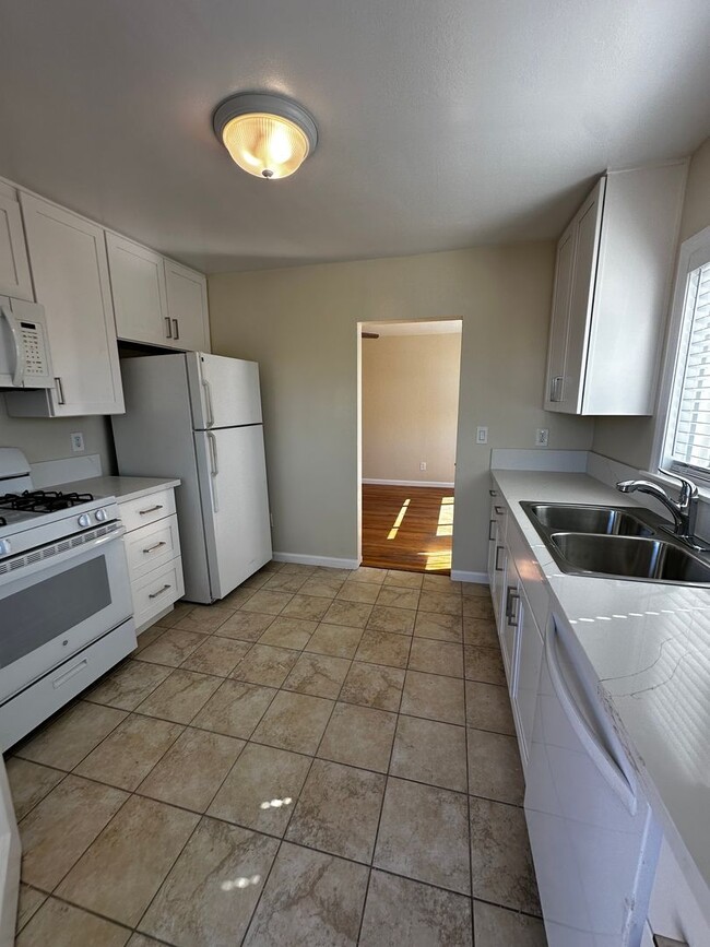 Building Photo - SILVER STRAND BLVD DUPLEX