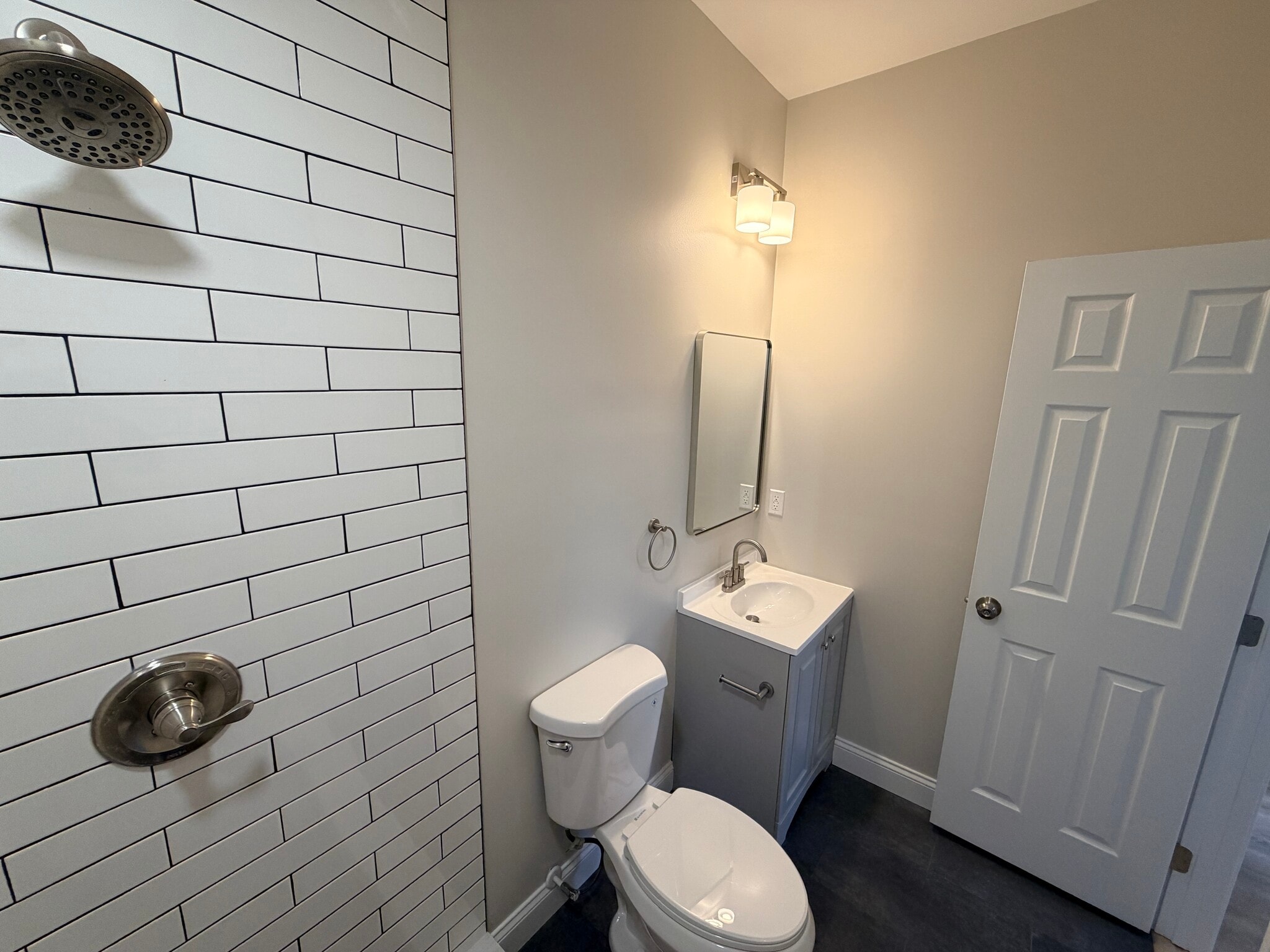 Hall Bath - 3 E Overlea Ave