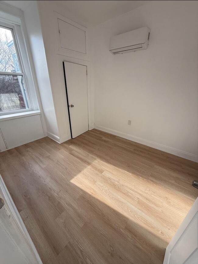 Building Photo - 1137 50th St