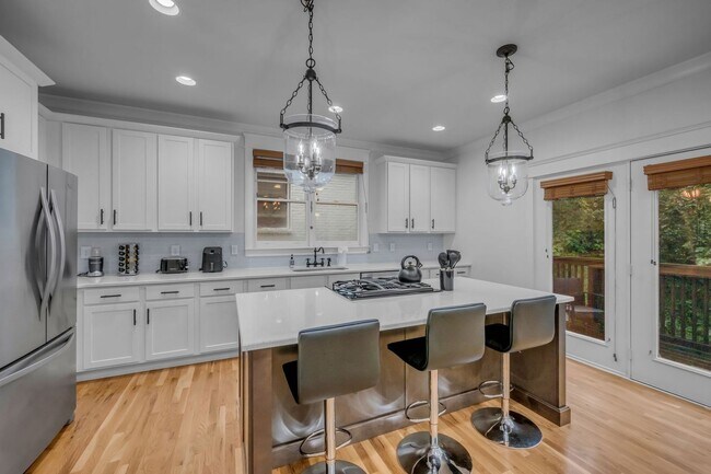 Building Photo - 3-bedroom, 2.5-bath rental home located in Nashville’s vibrant, 12 South!