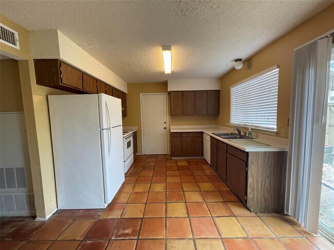 Building Photo - 9611 Blue Creek Ln