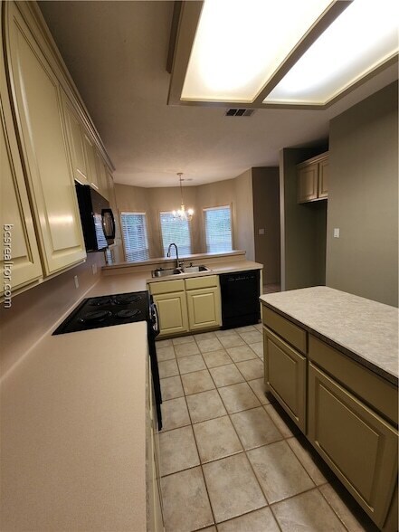 Building Photo - 3920 Park Hurst Dr