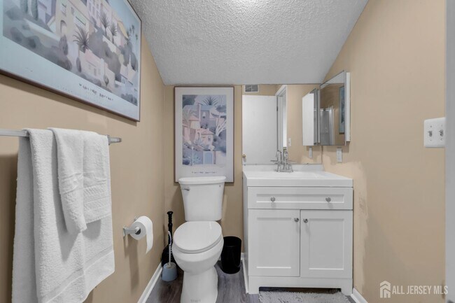 Building Photo - 492 Bayberry Ct