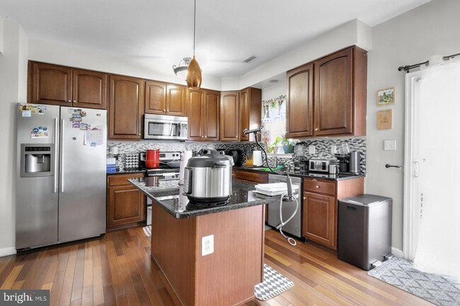 Building Photo - 3518 Reserve Dr