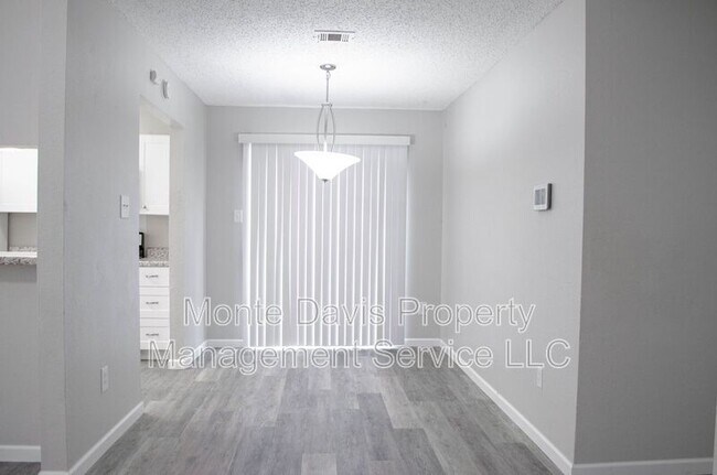 Building Photo - 2306 Fuzz Fairway