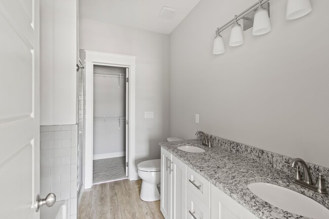 Building Photo - Brand New Luxury Townhome