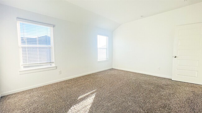 Building Photo - 31639 Featherstone Trl