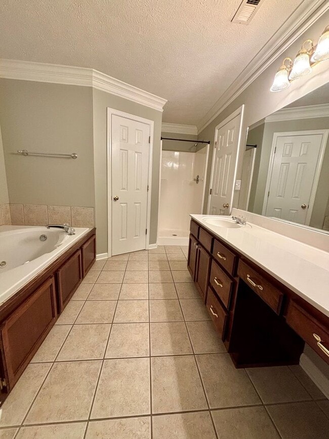 Building Photo - Cozy Living For Cold Days