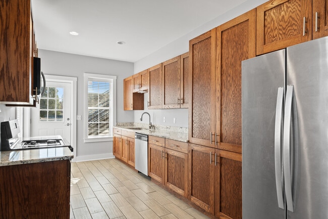 Building Photo - 106 N Main St