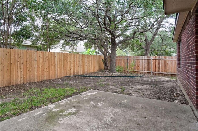 Building Photo - Charming One-Level 4 Bedroom Home with 2-C...