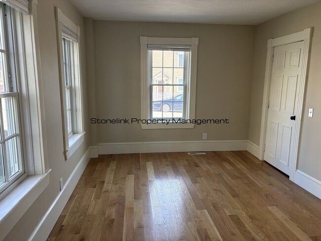 Building Photo - 31 Queen St