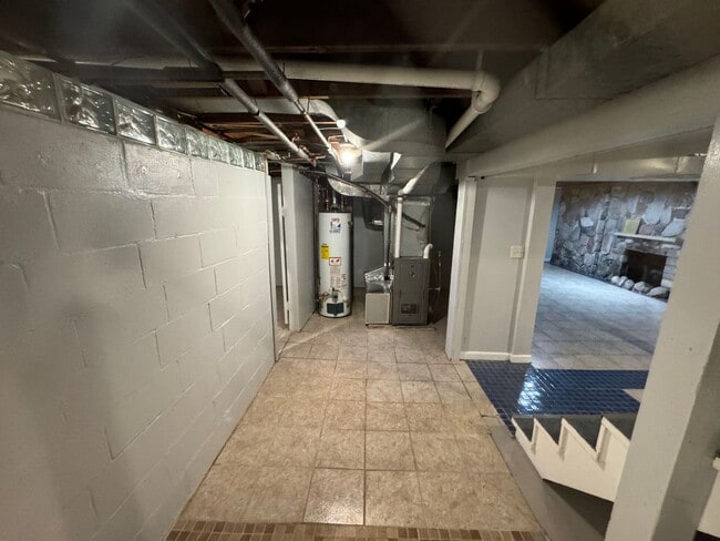 Building Photo - 3 bedroom, 2 bath House with 2 car detached garage