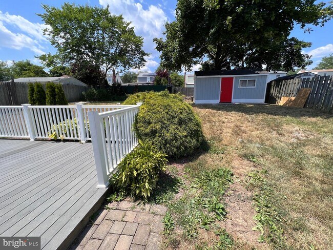 Building Photo - 27 Dunmore Ave