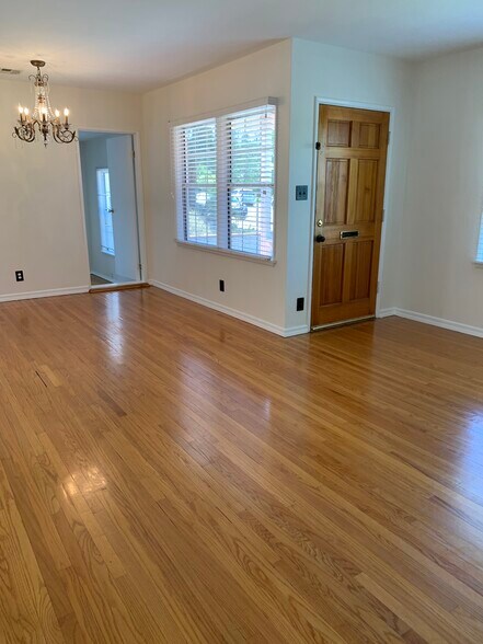 Building Photo - 10760 Russett Ave