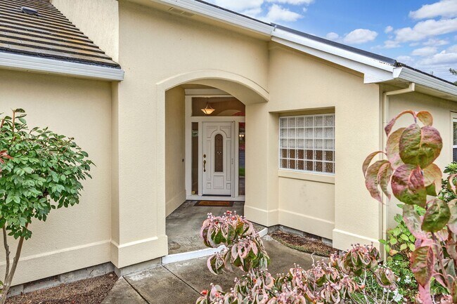 Building Photo - Alder Creek Estates Home available**Gated Community**Minutes from Rogue Regional Medical Center o...