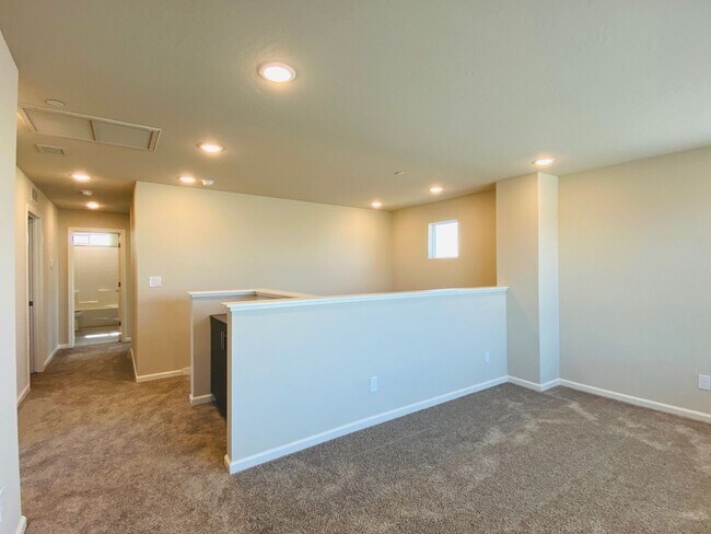 Building Photo - COMING SOON! $2,750 Ashlan & Highland, 4 B...