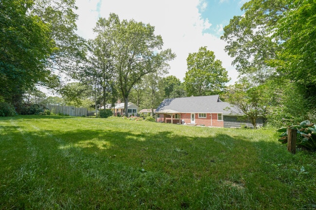 Building Photo - 70 Oakridge Rd