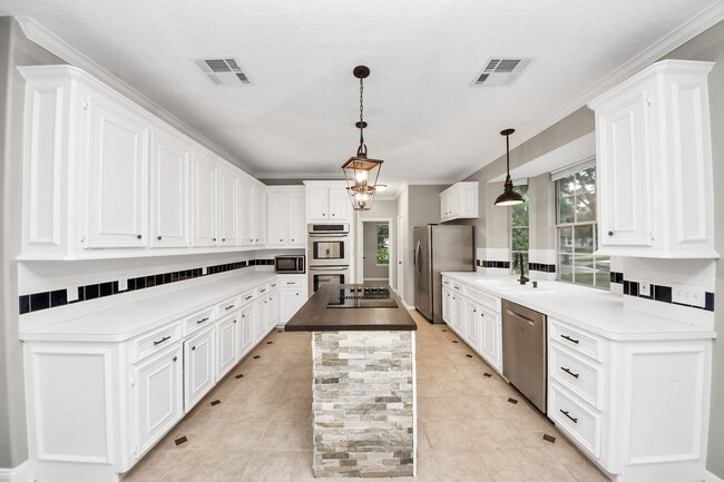 Building Photo - 2405 Guilbeau Ln
