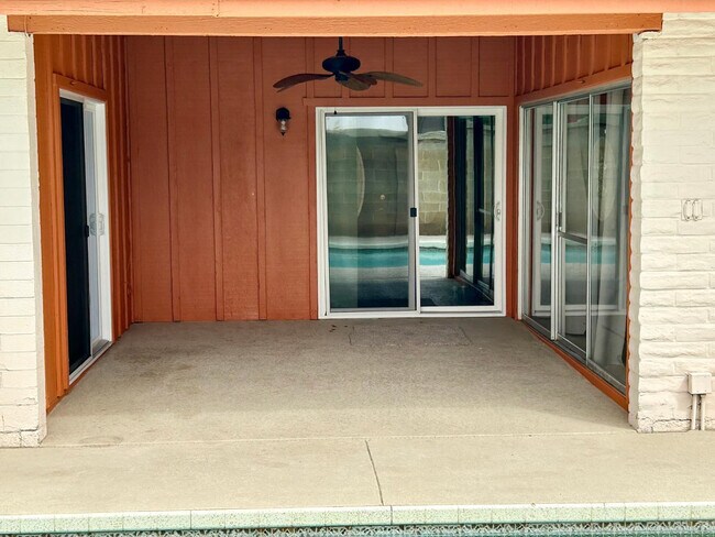 Building Photo - 2601 E Cinnabar Ave