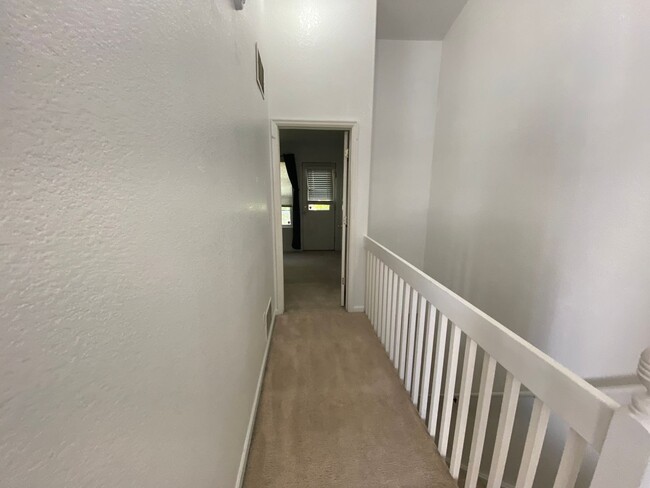 Building Photo - 2 Bedroom Townhome Near Buckley Air Force ...