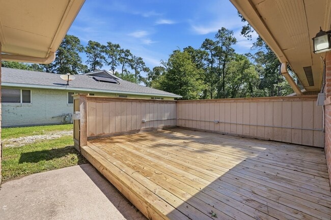 Building Photo - 25611 Timberlane Dr