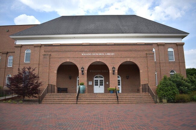 Building Photo - Three bedroom - Three bathroom apartments at University Park in Lillington, NC!