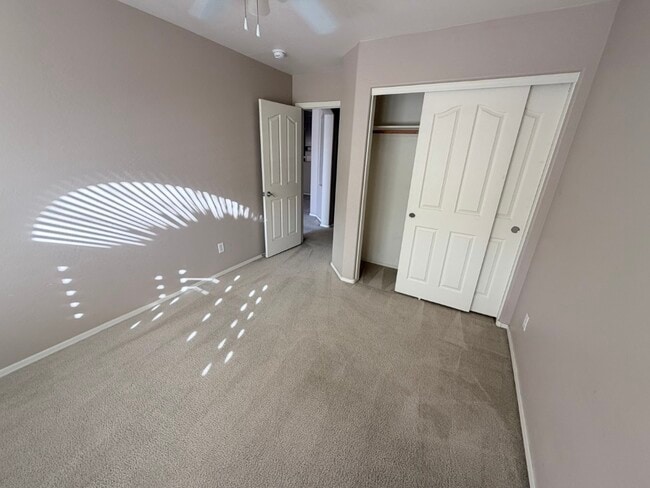 Building Photo - 412 E Jasper Dr