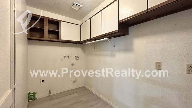 Building Photo - 14945 Flathead Rd