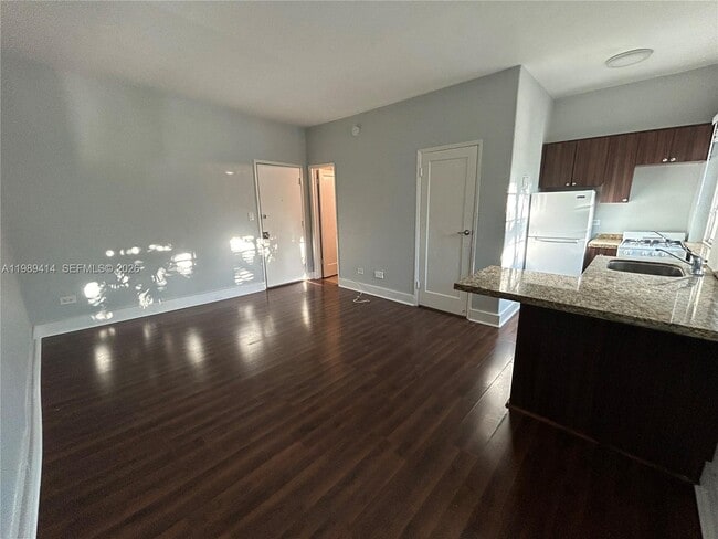 Building Photo - 1007 Pennsylvania Ave