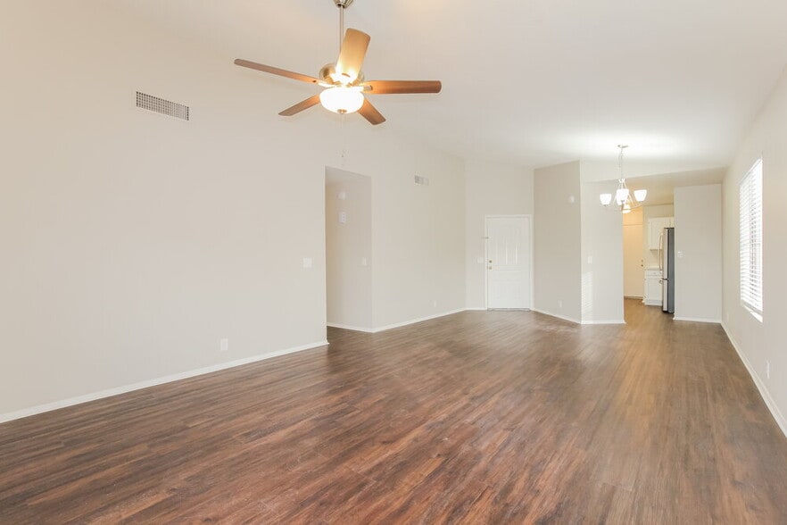 Building Photo - 10102 N 66th Ln