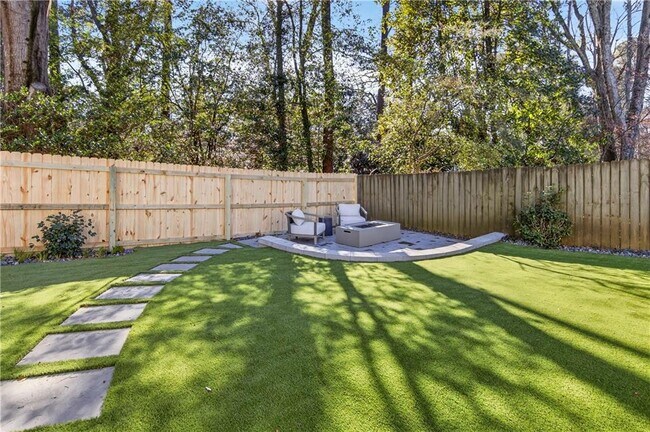 Building Photo - 2226 Melante Dr NE