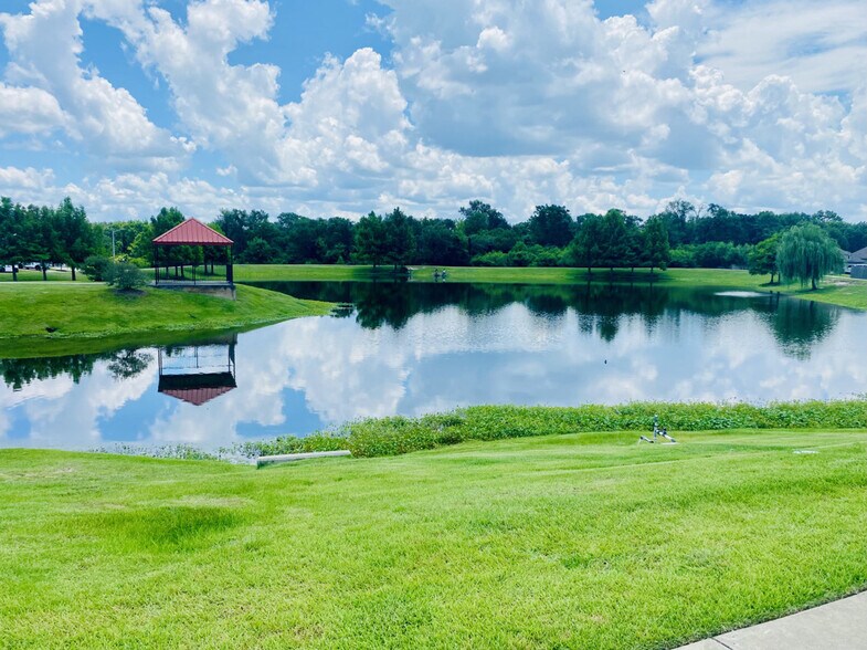 Building Photo - 1002 Venice Dr