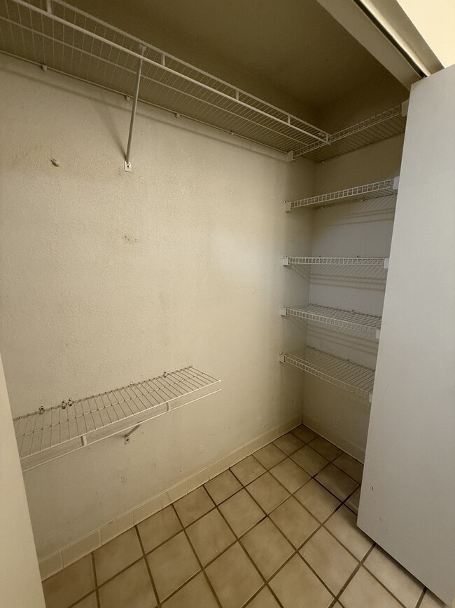 Building Photo - 1022 SW 4th Ave