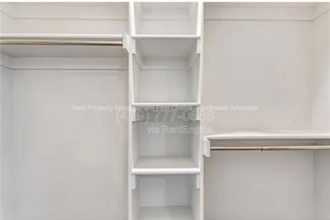 Building Photo - 733 S Benchmark Ln