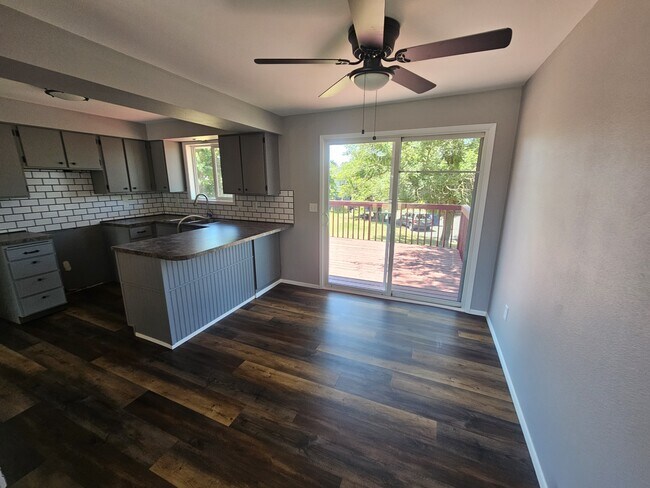 Building Photo - 2221 N Bessie Rd