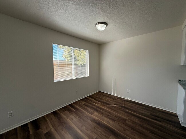 Building Photo - S12000