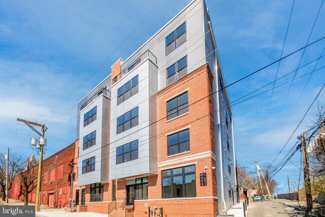 Building Photo - 6211 Woodbine Ave