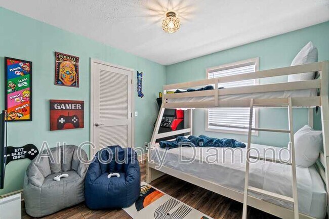 Building Photo - 9004 Polly Ave