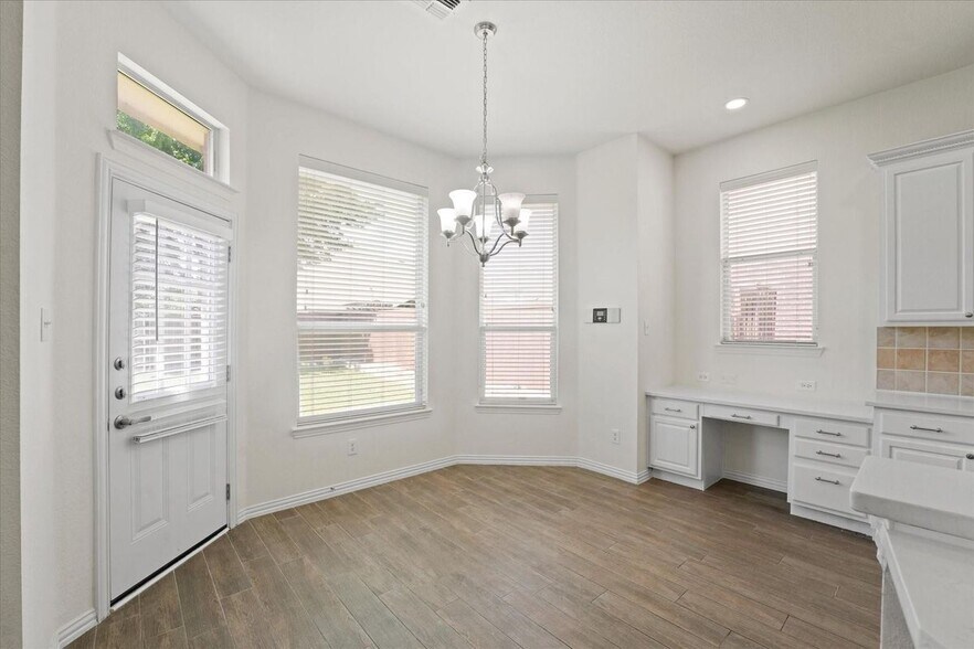 Building Photo - 8908 Red Oaks Dr
