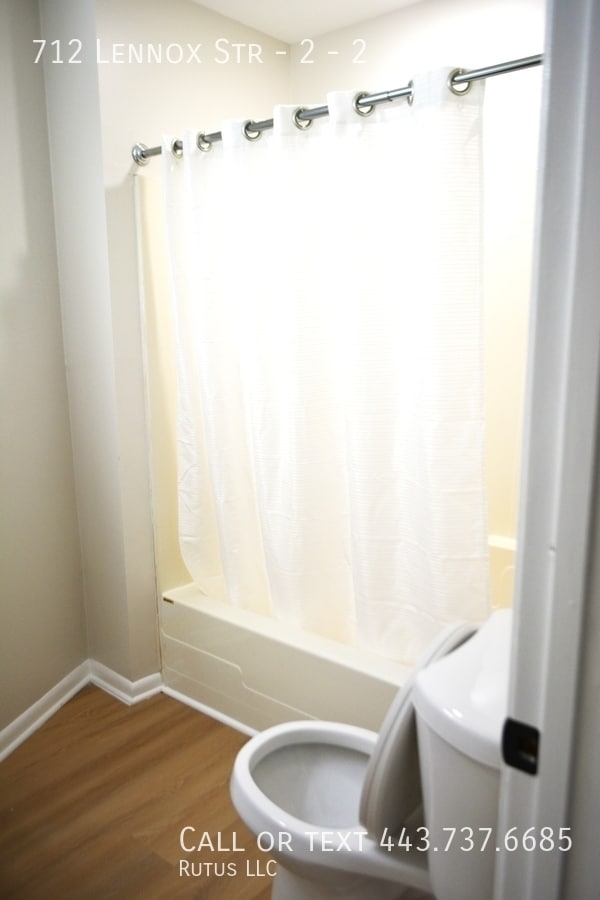 Building Photo - 712 Lennox St