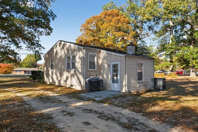 Building Photo - 4984 Leonardtown Rd