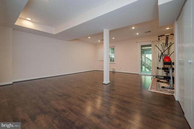 Building Photo - 5725 Walnut Wood Ln