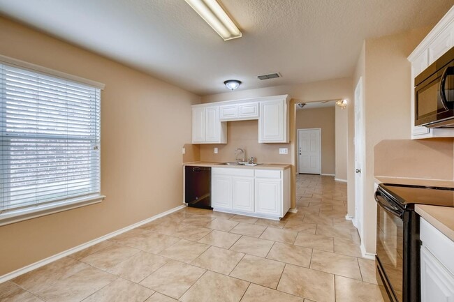 Building Photo - Charming one story home!