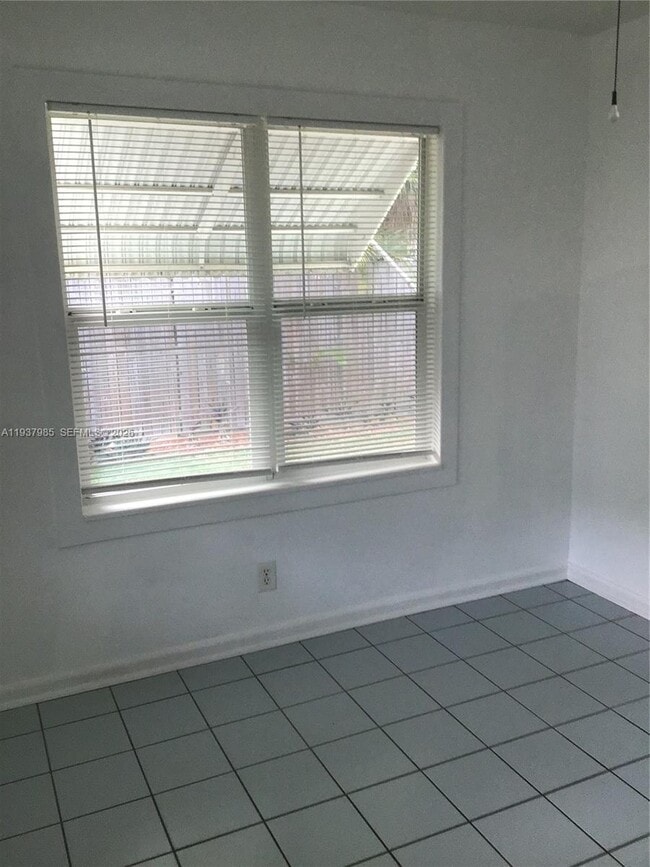 Building Photo - 429 49th St