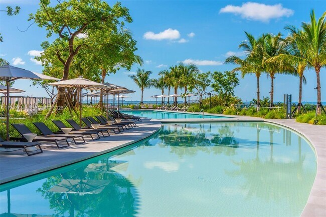 Building Photo - 2831 S Bayshore Dr