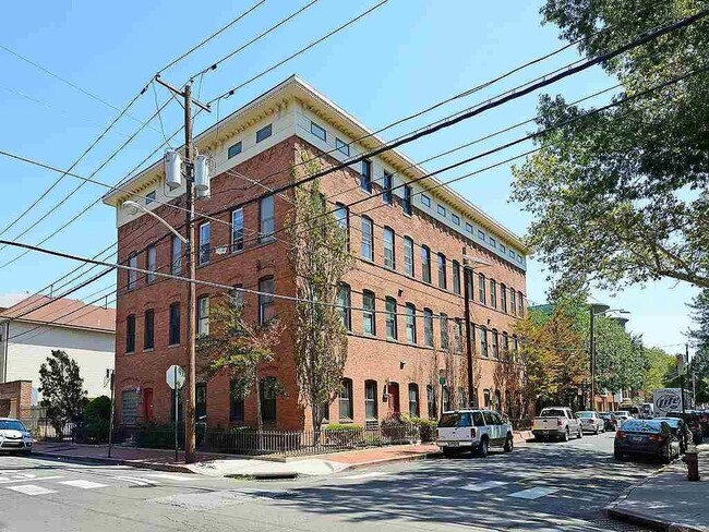 Building Photo - 456 9th St