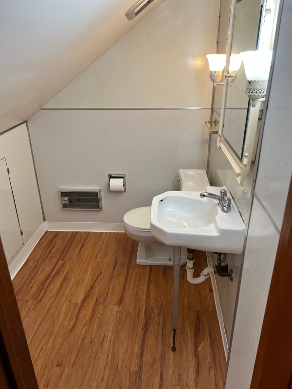 Building Photo - 8512 Woodland Ave