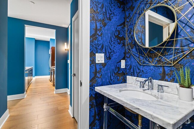 Building Photo - 603 Davis St