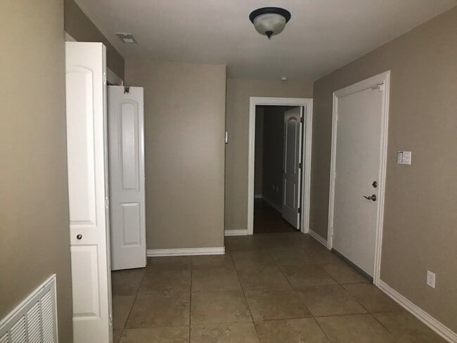 Building Photo - 3Bed/2Bath In Cimarron now Available!