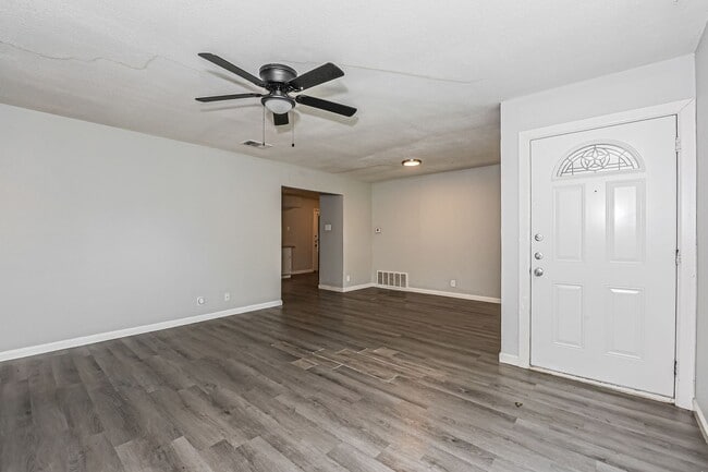 Building Photo - 3 BR/1BA | Updated Single Family Home | 1-Car Garage  | Large Backyard!